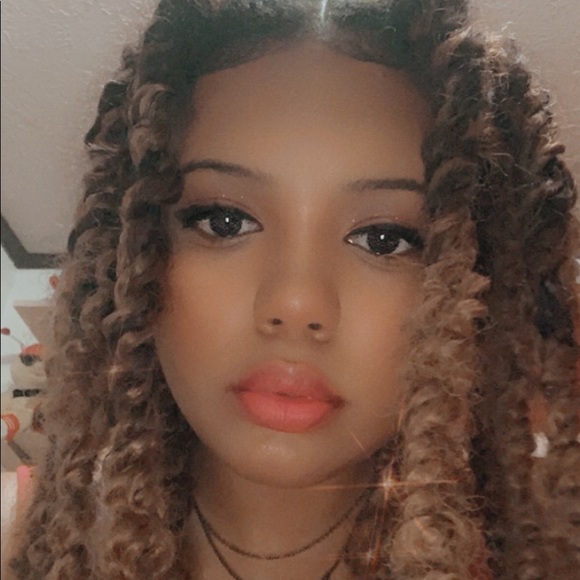 Meet your Posher, Alicia - Picture 1 of 1